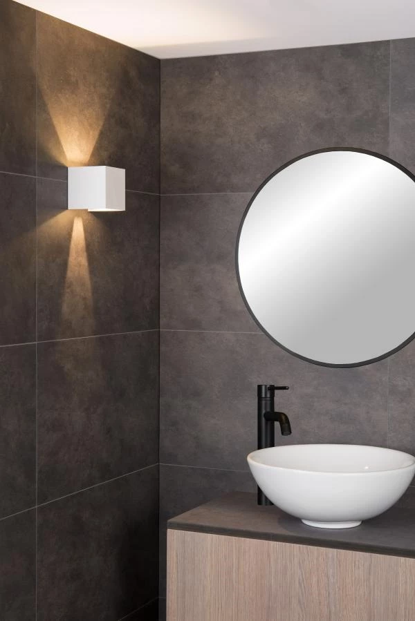 Lucide AXI - Spot mural Salle de bains - LED - 2x3,5W 2700K - IP54 - Blanc - ambiance 1